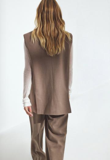 Длинный жилет