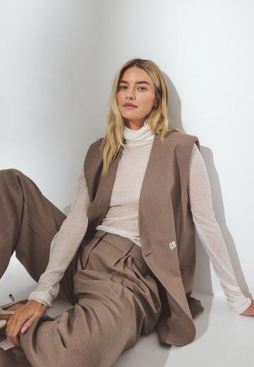 Длинный жилет