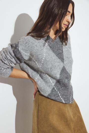 Пуловер с вырезом V