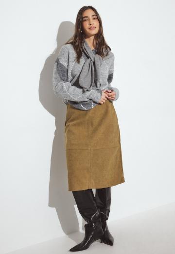 Пуловер с вырезом V