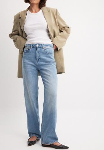 Клешеные джинсы