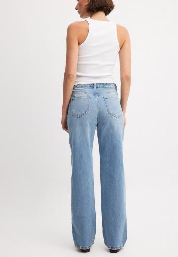 Клешеные джинсы