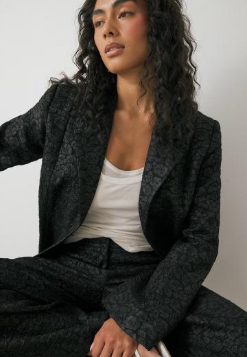 Короткое пальто