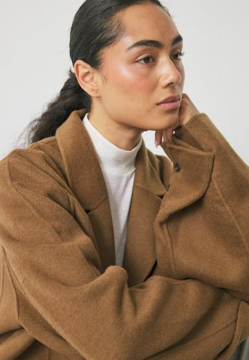 Короткое пальто