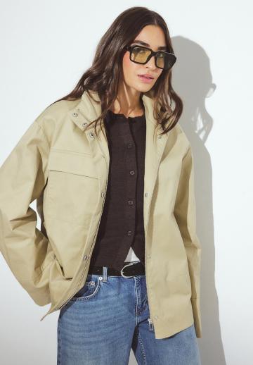 Куртка с накладнымит карманами
