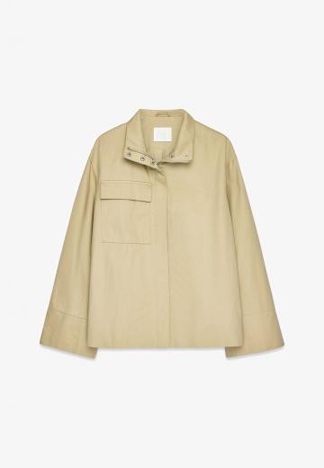 Куртка с накладнымит карманами