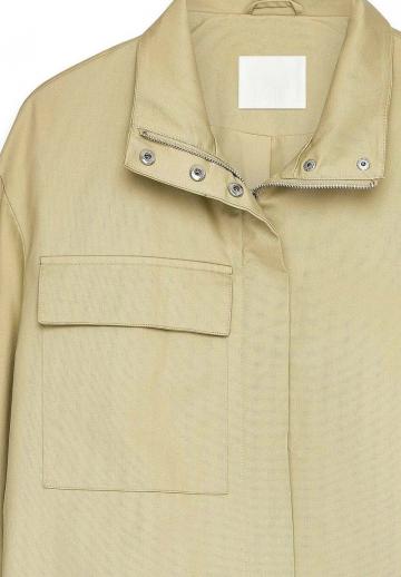 Куртка с накладнымит карманами