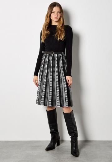 Вязаное платье