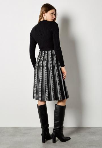 Вязаное платье