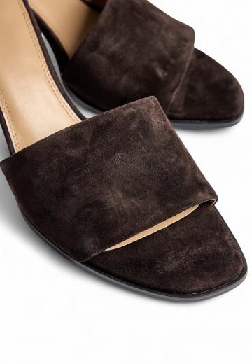 Босоножки на каблуке