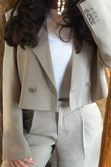 Короткий блейзер