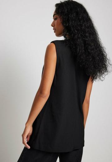 Длинный жилет