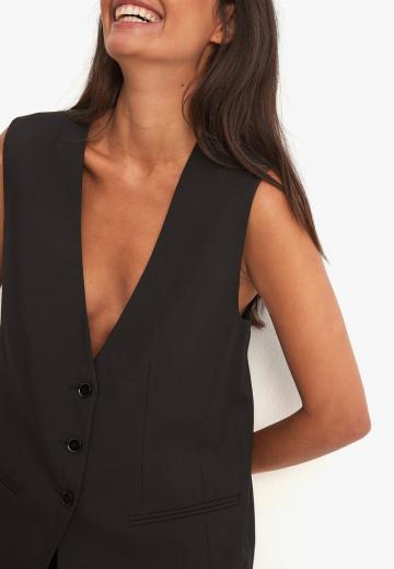 Длинный жилет