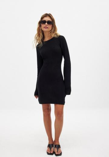 Вязаное платье