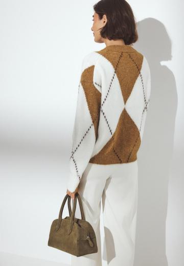 Пуловер с вырезом V