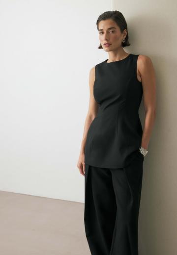 Блузка без рукавов