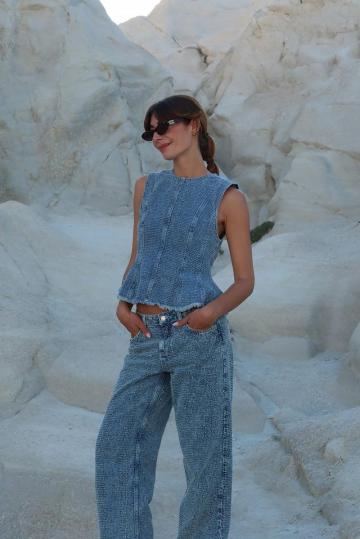 Джинсовая жилетка