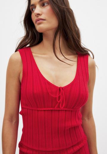 Блузка без рукавов