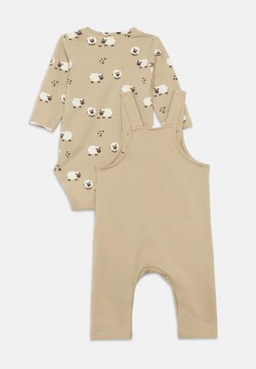 Набор одежды