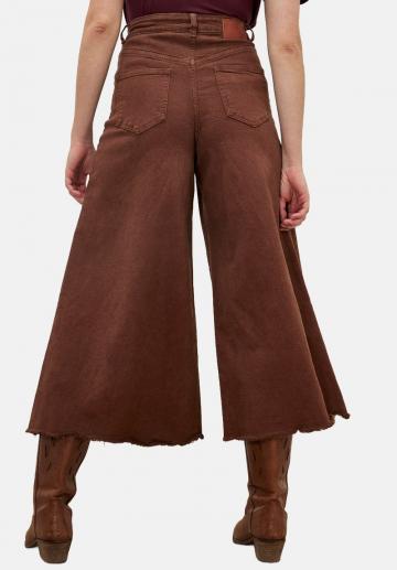 Короткие джинсы