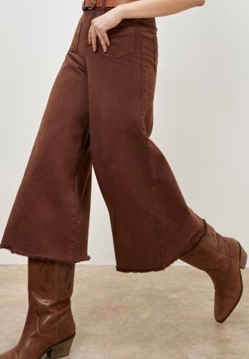 Короткие джинсы