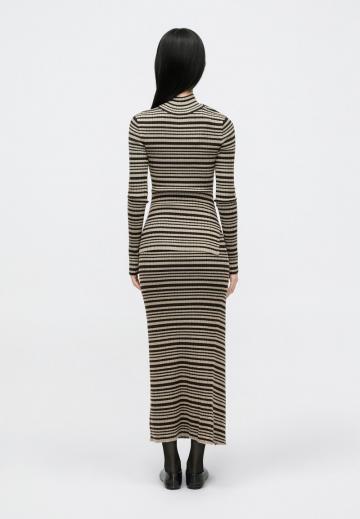 Пуловер в полоску