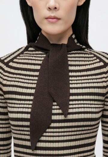 Пуловер в полоску