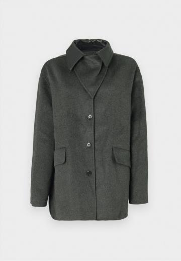 Короткое пальто