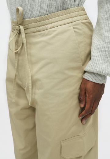 Брюки с накладными карманами