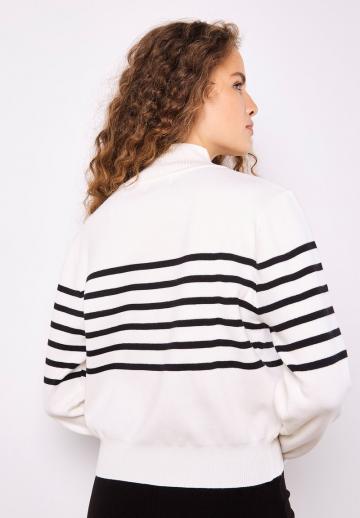 Пуловер с вырезом V