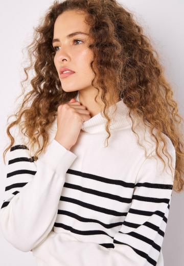 Пуловер с вырезом V