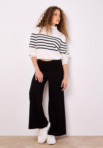 Пуловер с вырезом V