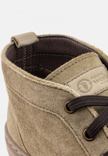 Ботинки на шнуровке