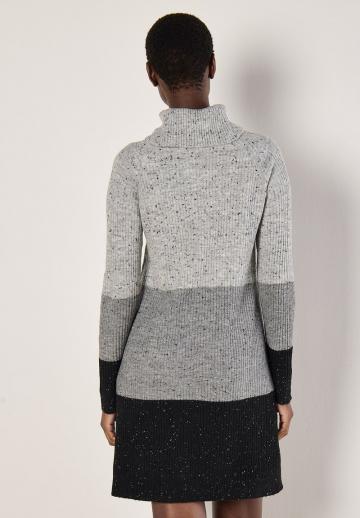 Вязаное платье