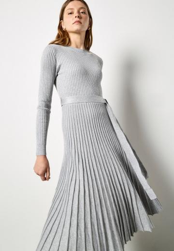 Вязаное платье