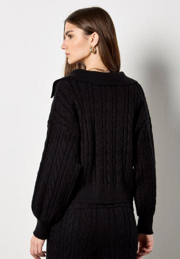 Пуловер с вырезом V