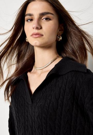 Пуловер с вырезом V