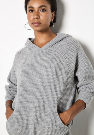 Пуловер с капюшоном