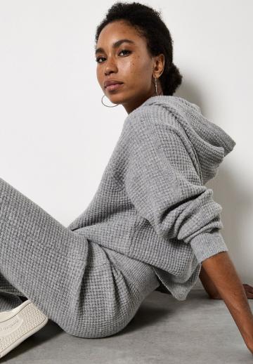 Пуловер с капюшоном