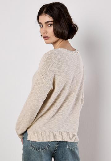 Пуловер с вырезом V