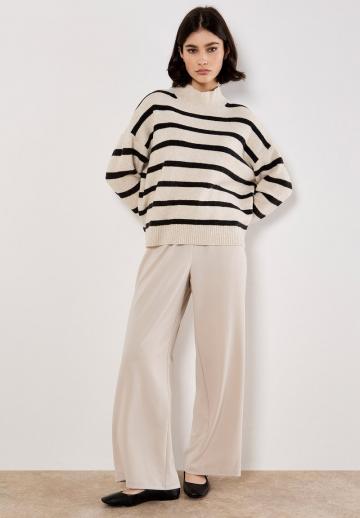 Пуловер в полоску