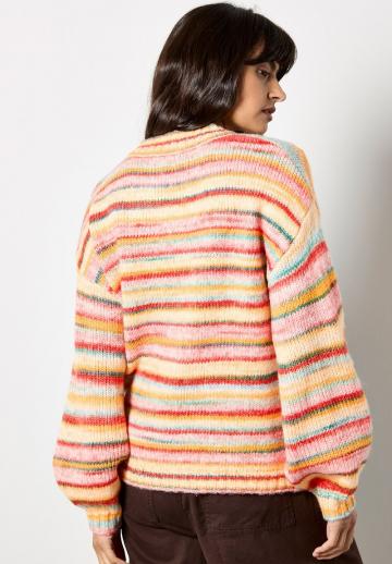 Пуловер в полоску