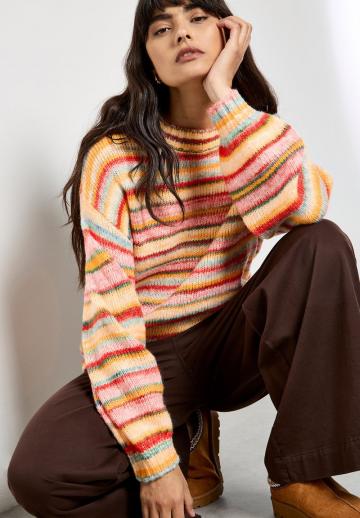 Пуловер в полоску