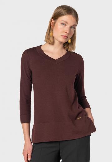 Пуловер с вырезом V