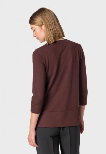 Пуловер с вырезом V