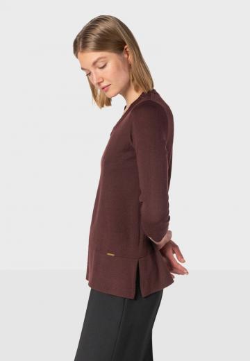 Пуловер с вырезом V