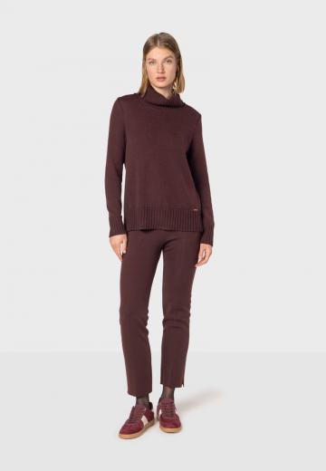 Пуловер с вырезом V