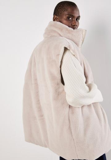 Длинный жилет