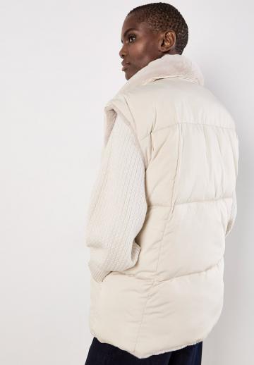 Длинный жилет