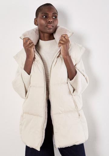 Длинный жилет